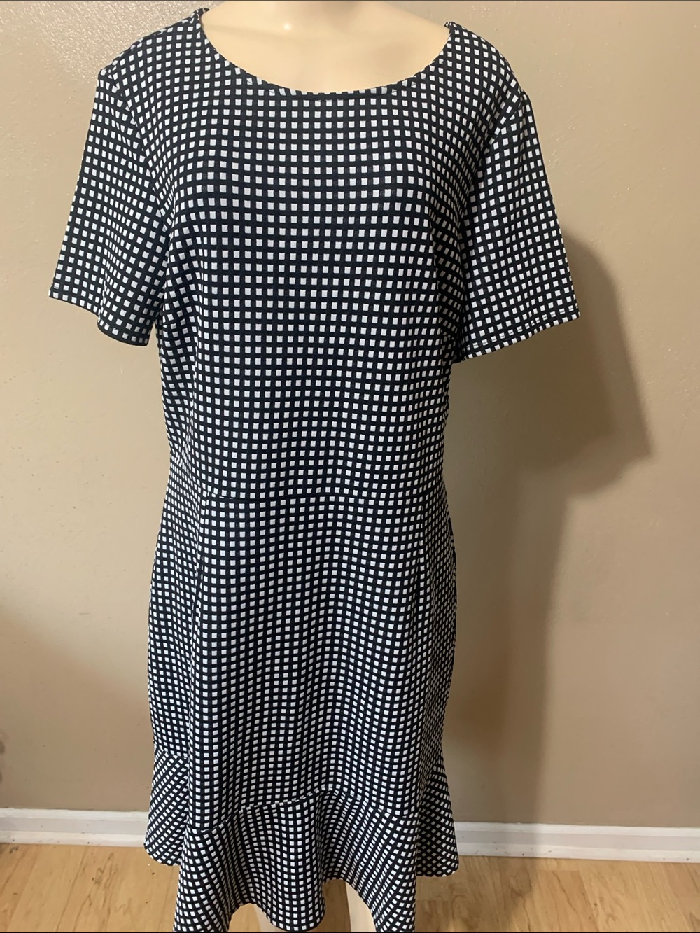 The Limited Black and White Check Short Sleeve Dress NWT